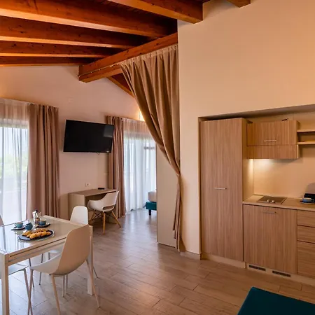 Club Del Sole Desenzano Boutique 4*