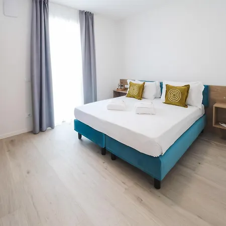 Club Del Sole Desenzano Boutique Ξενοδοχείο με διαμερίσματα Ντεζεντσάνο ντελ Γκάρντα